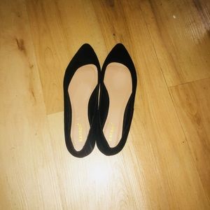 Bamboo suede flat shoes with gold detail